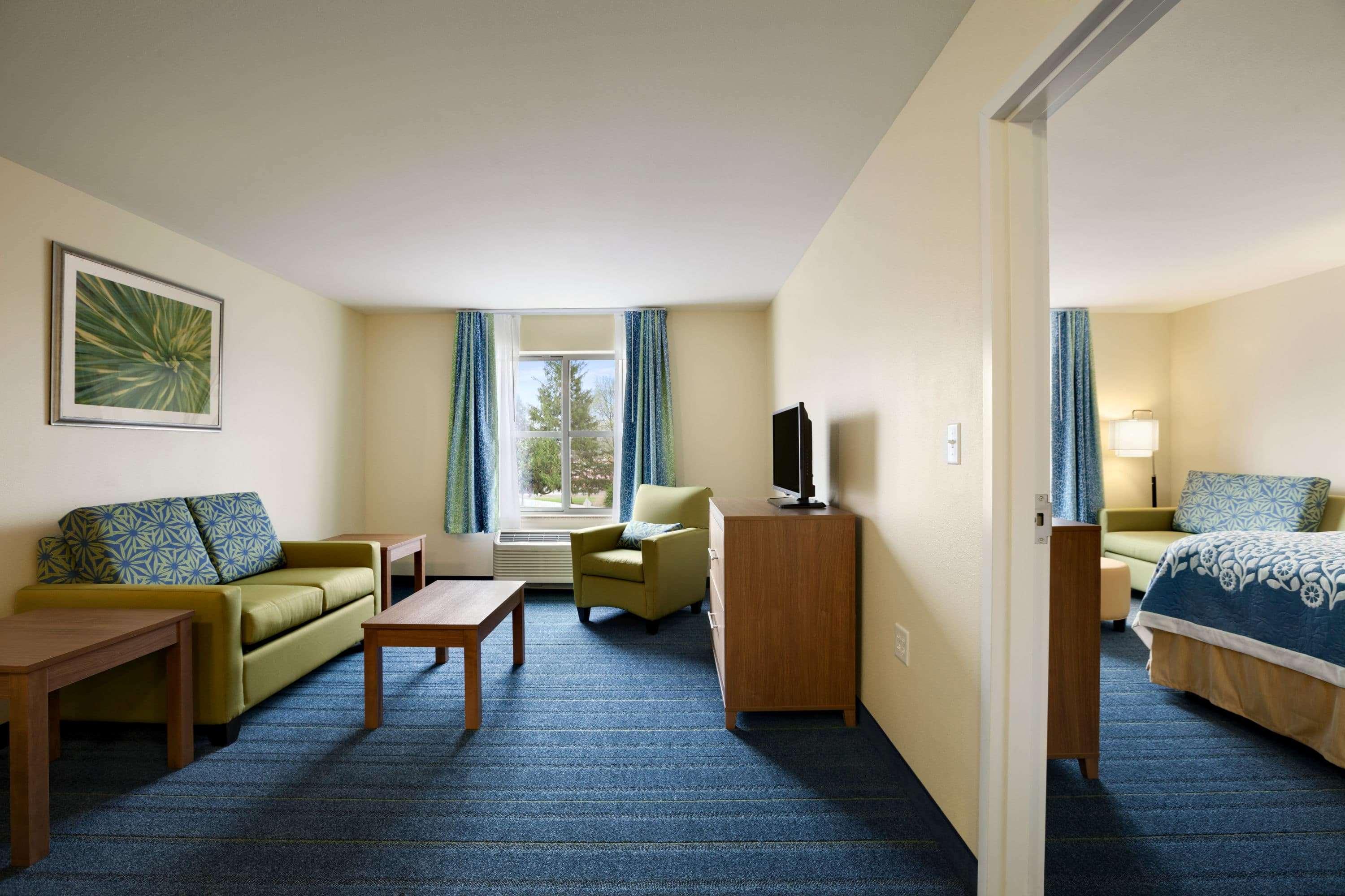 Days Inn & Suites By Wyndham Altoona Exterior foto