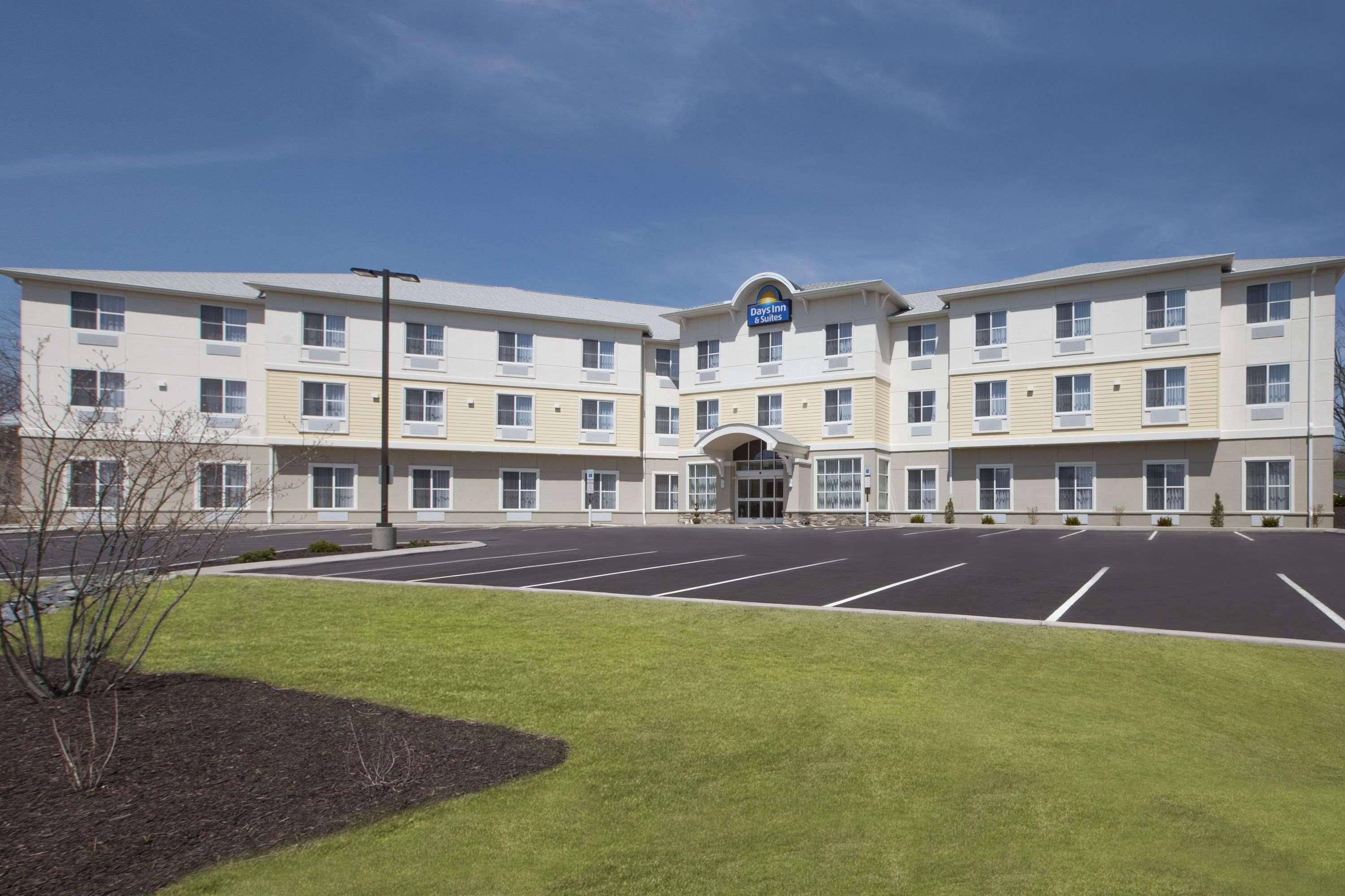 Days Inn & Suites By Wyndham Altoona Exterior foto